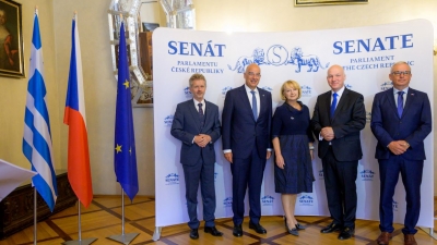 Ενεργειακά ζητήματα, ουκρανικός πόλεμος και παγκόσμιες εξελίξεις στο επίκεντρο των συναντήσεων Δένδια στην Πράγα