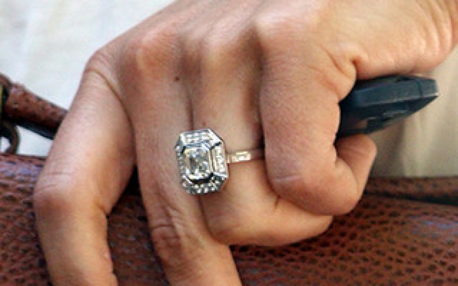 Διαμαντένιο δαχτυλίδι 750.000 ευρώ που είχε χαθεί στο Ritz στο Παρίσι βρέθηκε σε σακούλα ηλεκτρικής σκούπας