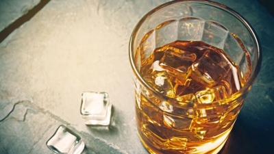 Προσοχή - Οι ψυχολογικές συνέπειες της χειμερινής κατανάλωσης αλκοόλ εμφανίζονται την άνοιξη