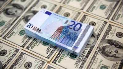 Υποχωρεί το ευρώ από τα υψηλά 2ετίας, στα 1,186 δολ. - Στήριξη στο δολάριο από τη μεταποίηση