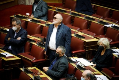 Χαμός στη Βουλή: Ο Κουρουμπλής αποκάλεσε δολοφόνους τους βουλευτές της ΝΔ - «Να απολογηθείτε»