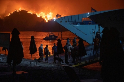 Συγκλονιστικές φωτογραφίες: Πώς εξαπλώθηκε η φωτιά στην Εύβοια μέσα σε πέντε μέρες