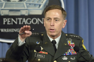 Petraeus (πρ. CIA): Ας «ξυπνήσουν» οι Ευρωπαίοι… μην αντιδρούν στη αλήθεια – Κινδυνεύει με «πολιτισμική εξάλειψη»