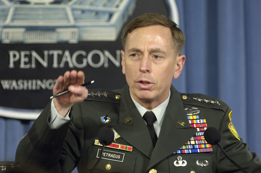 Petraeus (πρ. CIA): Ας «ξυπνήσουν» οι Ευρωπαίοι… μην αντιδρούν στη αλήθεια – Κινδυνεύει με «πολιτισμική εξάλειψη»