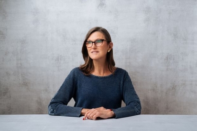 Kathie Wood (Ark Investment): Το Bitcoin θα φτάσει τα 500.000 δολ. μεσοπρόθεσμα