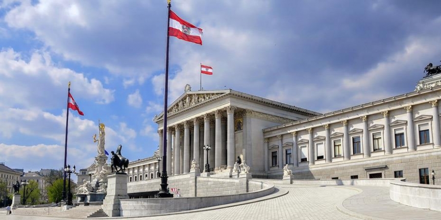Νέα μέτρα και στην Αυστρία: Στις 22.00 θα κλείνει η εστίαση - Κανόνες στα ταξίδια
