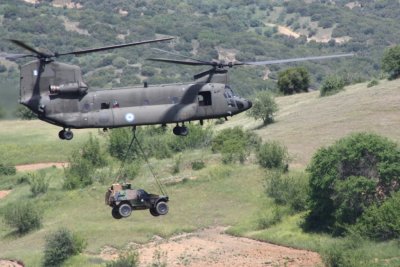 Τρία επιπλέον Chinook CH-47D παρελήφθησαν από τις ΗΠΑ
