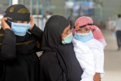 Γέμισαν οι Πακιστανοί τα τεμένη για την προσευχή της Παρασκευής, με μάσκες και χωρίς