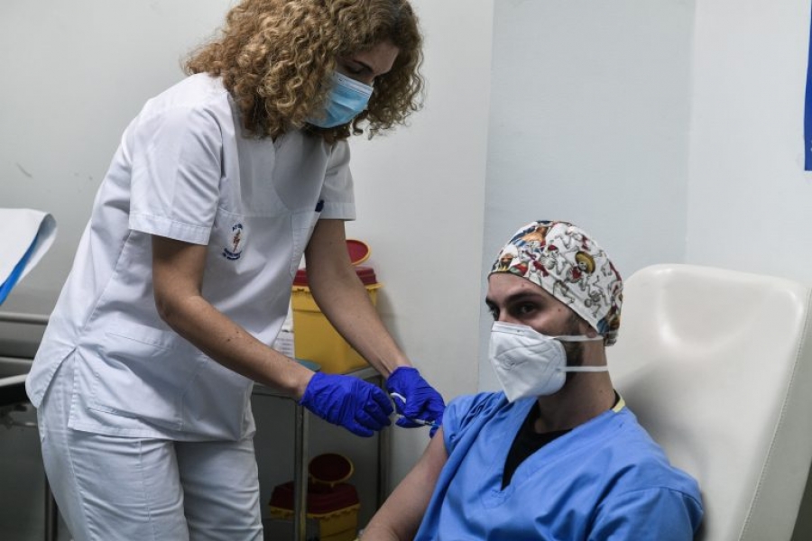 Υπουργείο Υγείας: Δυνατότητα επέκτασης της υποχρεωτικότητας των εμβολιασμών πέραν των υγειονομικών