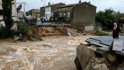 Δύο νεκροί στη Γαλλία από τις σαρωτικές πλημμύρες –  Ποτάμια υπερχείλισαν και προκάλεσαν ζημιές
