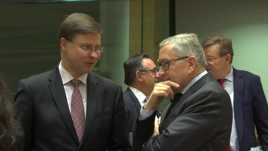 Έξοδος από τα μνημόνια με «καρότο» το χρέος και «μαστίγιο» στις μεταρρυθμίσεις είναι το μήνυμα Dombrovskis, Regling στην Ελλάδα