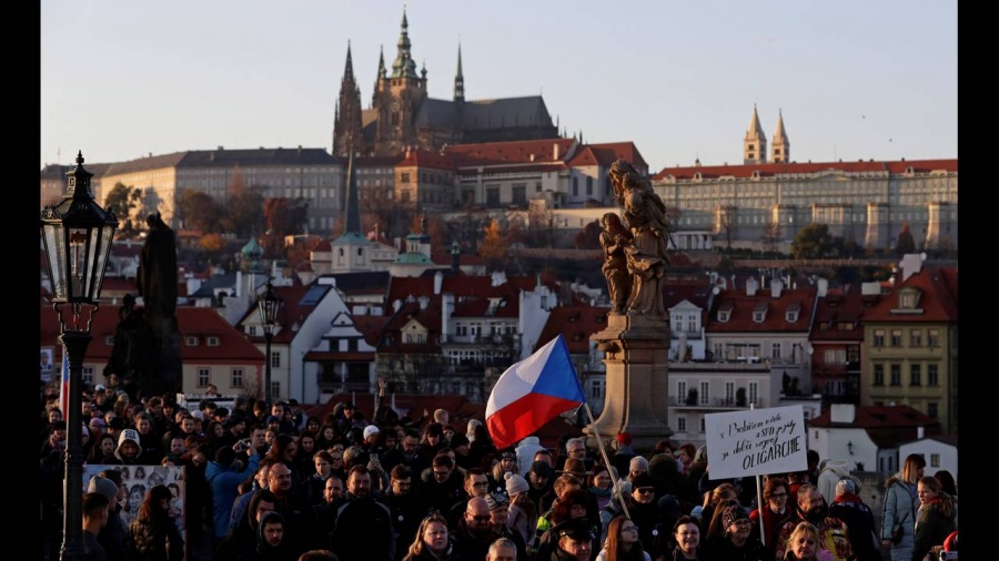 Τσεχία: Χιλιάδες διαδηλωτές ζητούν την παραίτηση του πολυεκατομμυριούχου πρωθυπουργού Babis που κατηγορείται για διαφθορά