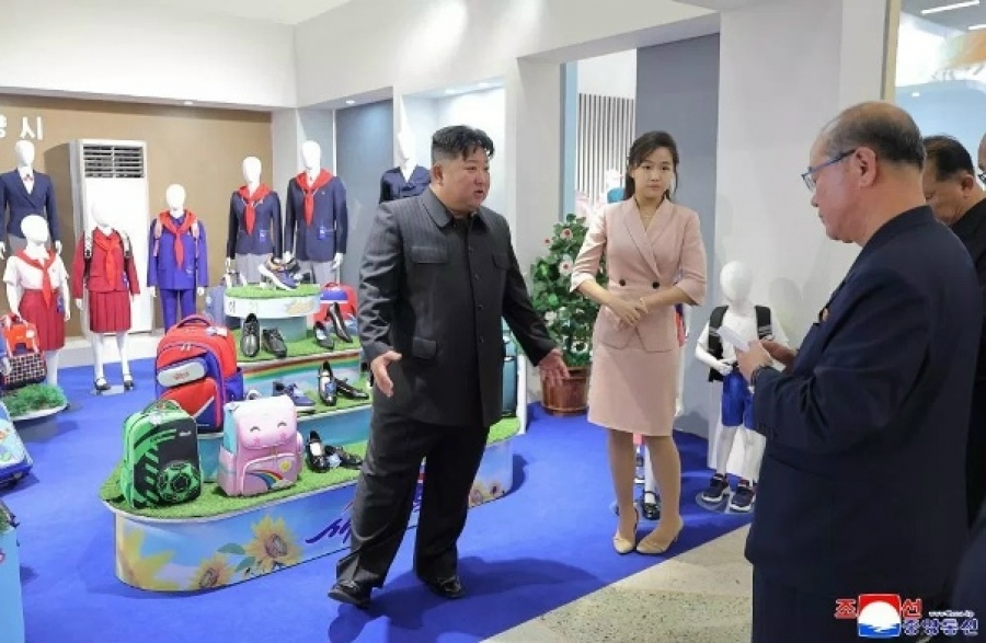 «Νεκρός» και πάλι ο Kim Jong Un: Έπεσε σε κώμα, πήγε Πεκίνο, πέθανε... και μετά πήγε για ψώνια στην Pyongyang