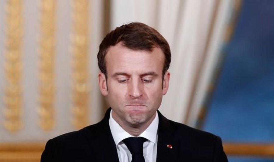 Τι συνέβη στον Macron; - Μάλλον δεν άκουσε το ξυπνητήρι…