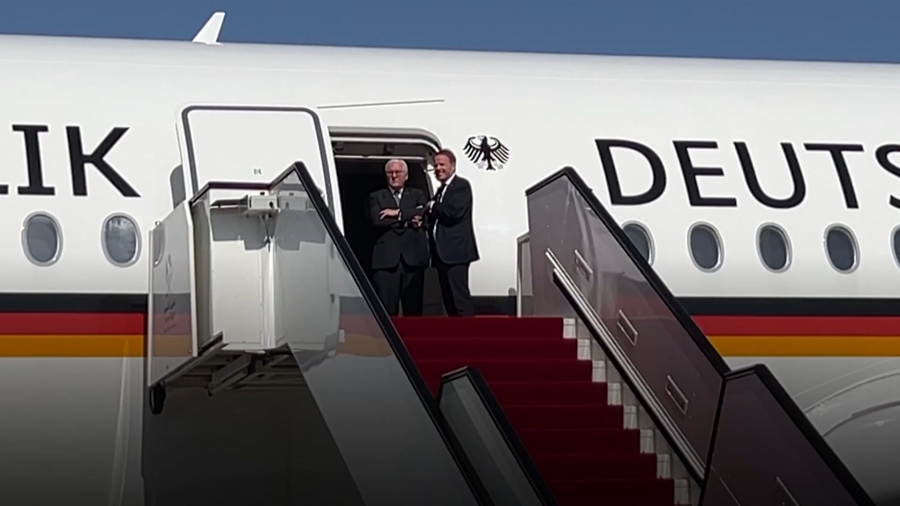 «Ξέχασε» τον πρόεδρο της Γερμανίας, Steinmeier, το Κατάρ – Περίμενε μισή ώρα στο αεροδρόμιο να τον υποδεχτεί κάποιος