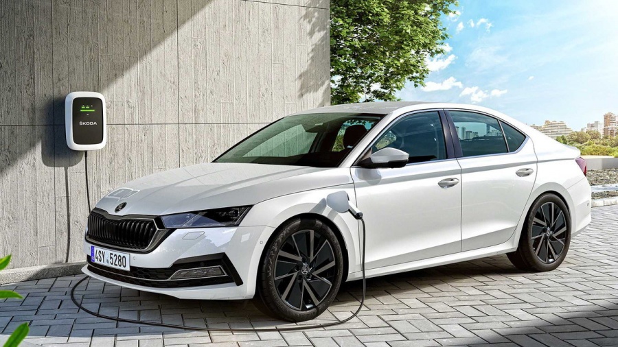 Επίσημα με υβριδική plug-in έκδοση η νέα Skoda Octavia