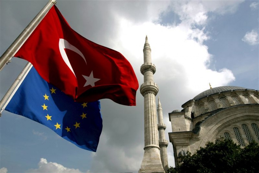 Η ΕΕ μείωσε κατά 1,18 δισ. ευρώ την προενταξιακή βοήθεια στην Τουρκία από το 2017