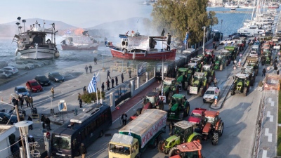Ραγδαίες εξελίξεις - Τελεσίγραφο στους αγρότες να εγκαταλείψουν το λιμάνι του Βόλου, έτοιμα για καταστολή τα ΜΑΤ