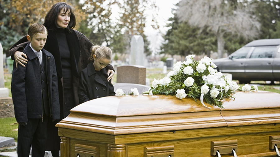 Πέθανες από εμβόλιο του covid 19… μην ανησυχείς θα σου καλύψει τα έξοδα της κηδείας η κυβέρνηση