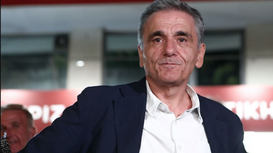 Αιχμές Τσακαλώτου για τη διαγραφή Τζουμάκα: Άλλο το «θέτει εαυτόν εκτός κόμματος» άλλο η «παραπομπή στην επιτροπή δεοντολογίας»