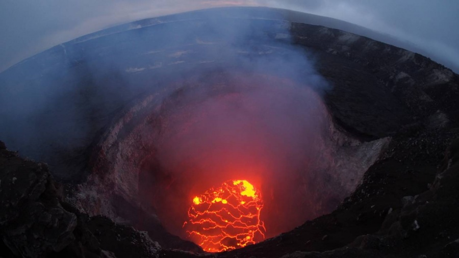 ΗΠΑ: Εξερράγη το ηφαίστειο Κιλαουέα, στάχτη και καπνός υψώνονται στον ουρανό