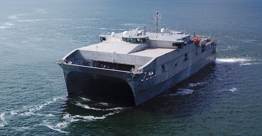 Στη βάση της Σούδας το θηριώδες αμερικανικό πολεμικό καταμαράν USNS Carson City