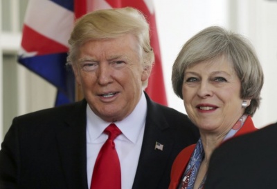 Υπέρ της διεθνούς αντίδρασης Trump – May για την επίθεση με χημικά στη Συρία
