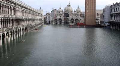 Σφοδρές βροχές πλήττουν τη βόρεια Ιταλία - Ξανά κάτω από το νερό η Βενετία