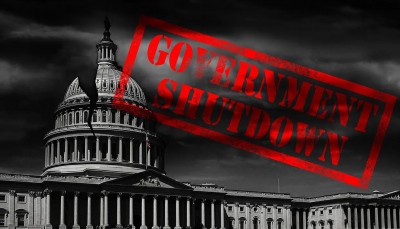 Έρχεται το μεγαλύτερο κύμα απολύσεων από το δημόσιο στην ιστορία  των ΗΠΑ – Εκατοντάδες χιλιάδες υπάλληλοι στην πύλη της εξόδου, ήδη 100.000 εκτός