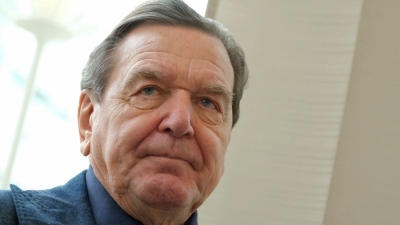 Γερμανία: Η σύζυγος του Schroeder απολύθηκε από το ΥΠΟΙΚ Β. Ρηνανίας-Βεστφαλίας λόγω… Ρωσίας