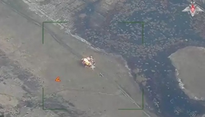 Η απροσδόκητη επίθεση – Ρωσικό πυροβολικό με drones kamikaze διαλύουν ουκρανικά ελικόπτερα στο έδαφος – Συγκλονιστικό video
