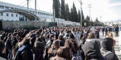 Ένταση έξω από το υπουργείο Παιδείας κατά το μαθητικό συλλαλητήριο