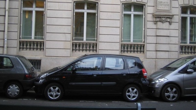 Γαλλία: Υψηλότερο αντίτιμο πάρκινγκ για τους κατόχους SUV - Μπαίνει Stop στα μεγάλα οχήματα