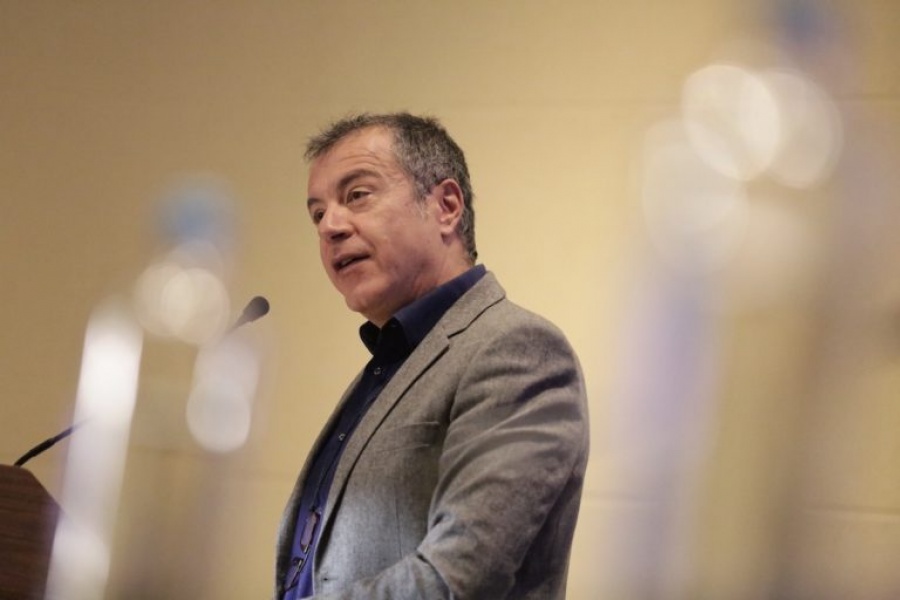 Θεοδωράκης: Η κατάργηση του κομματικού κράτους είναι η μητέρα των μεταρρυθμίσεων