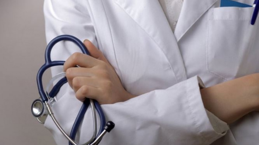 Δίωξη για δωροληψία στον γιατρό του Ιπποκράτειου νοσοκομείου που συνελήφθη για «φακελάκι»