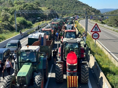 Ισπανία - Γαλλία: Αγρότες έκλεισαν τα σύνορα – Διαμαρτύρονται για τις φθηνές εισαγωγές τροφίμων
