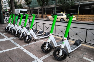 Το παράδοξο της ελληνικής νομοθεσίας με τα ηλεκτρικά πατίνια και η υποχρέωση να ασφαλιστούν