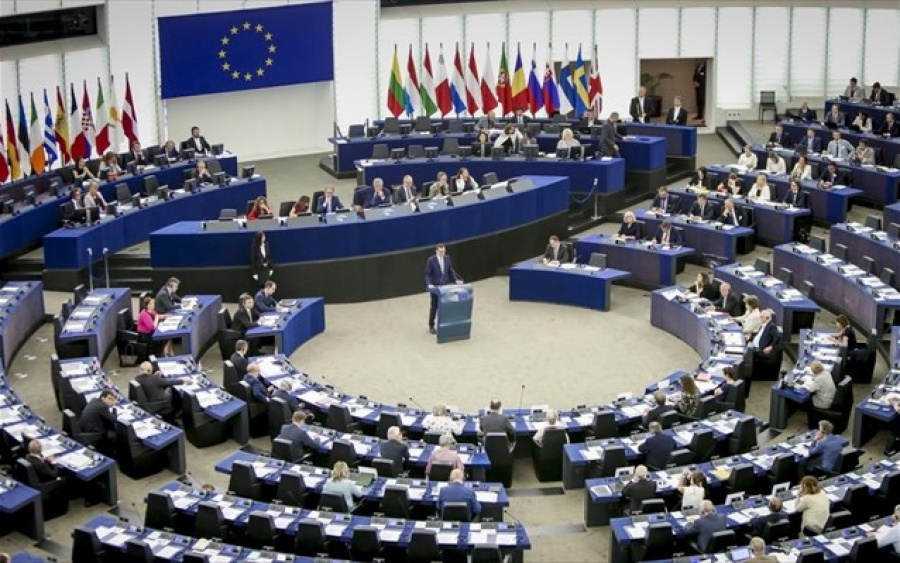 Ευρωπαϊκό Κοινοβούλιο - Το παιχνίδι οκτώ πολιτικών «οικογενειών»