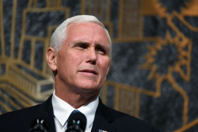 O αντιπρόεδρος Pence κατηγορεί την Κίνα ότι αναμιγνύεται στην αμερικανική πολιτική γιατί θέλει αλλαγή προέδρου