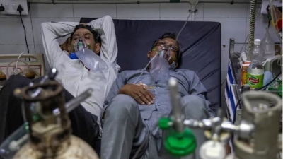 Ινδία: Υπό κατάρρευση το σύστημα υγείας λόγω covid – Αναζητούν φάρμακα, κλίνες, οξυγόνο… στο twitter