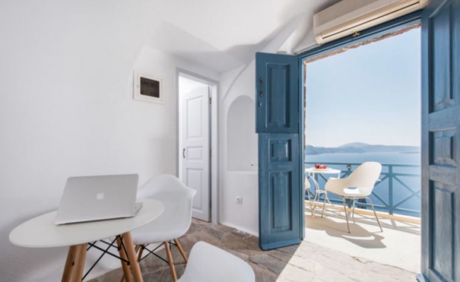 Booking.com: Η Ελλάδα στους 10 προορισμούς στον κόσμο με τα πιο φιλόξενα καταλύματα