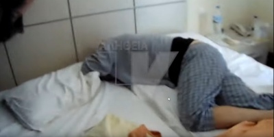 Εικόνες σοκ από τη Χίο - Πολίτες λιντσάρουν άνδρες των ΜΑΤ στο ξενοδοχείο που διαμένουν