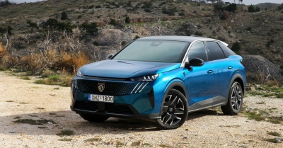 Δοκιμάζουμε το φουτουριστικό Peugeot 3008 Hybrid 136 e-DSC 6