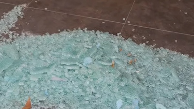 Βίντεο - σοκ: Τζαμαρία έγινε θρύψαλα από τη ζέστη που έφερε ο καύσωνας