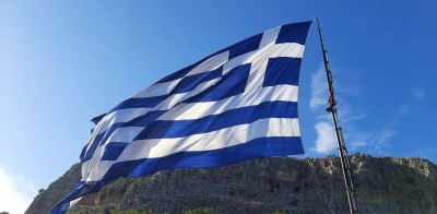 Aντιδρούν οι Τούρκοι για την τεράστια ελληνική σημαία στο Καστελόριζο
