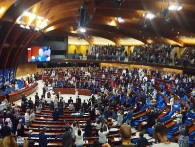 H Ολυμπιακή Φλόγα στο Συμβούλιο της Ευρώπης για τα 75 χρόνια του: Την υποδέχθηκαν 612 βουλευτές