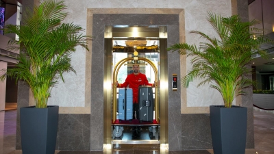 Πότε ανοίγει η πλατφόρμα για επαναπρόσληψη εργαζομένων στον τουρισμό - Ποιοι είναι δικαιούχοι