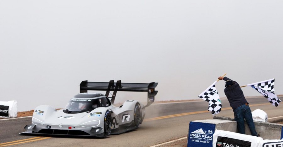 Το ηλεκτρικό VW I.D. R διέλυσε το ρεκόρ του Loeb στο Pikes Peak!