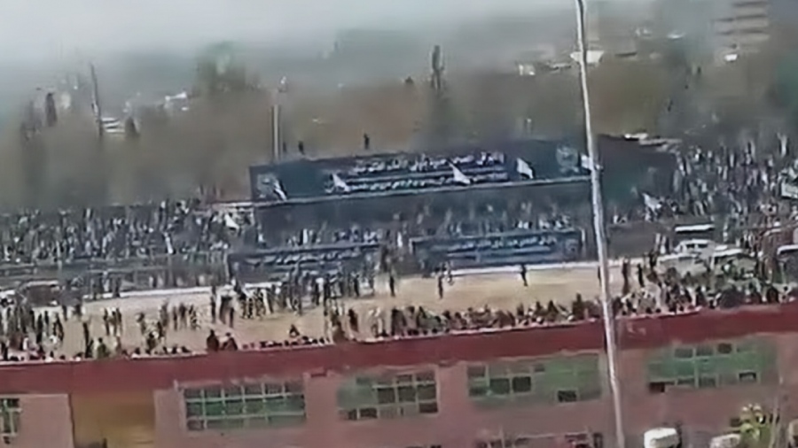 Σοκ: 13χρονος Αφγανός εκτέλεσε εν ψυχρώ τον φονιά της οικογένειάς του μπροστά σε 80.000 άτομα