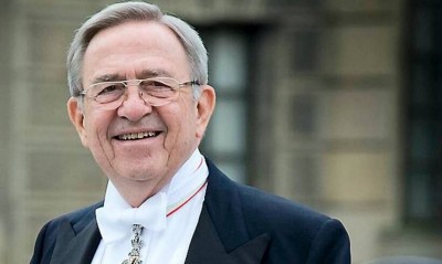 Ο τέως βασιλιάς Κωνσταντίνος πουλά την έπαυλη του στο Πόρτο Χέλι